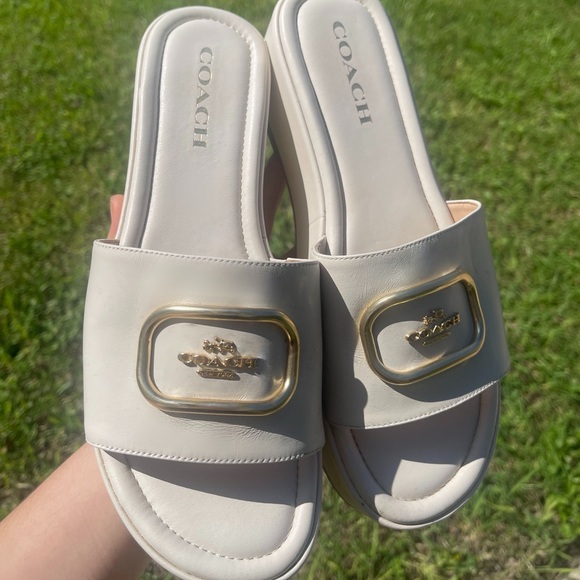 Coach Eloise Sandal in the color cream/beige - Picture 1 of 3